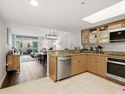 13700 Marina Pointe Dr Unit 519