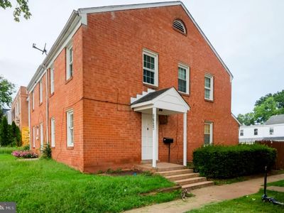 9827 Town Ln