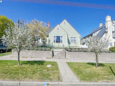 215 NW Despain Ave