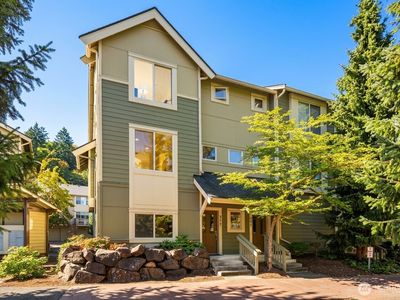 377 NW Pebble Lane