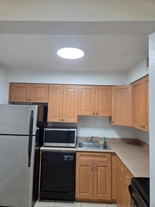 5221 Geneva Way APT 302