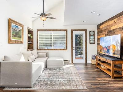 651 S Snowflake Ln #406