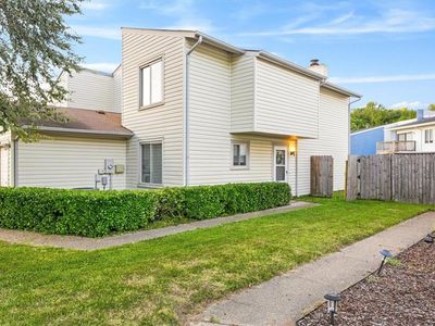 5924 Buckminister Ln