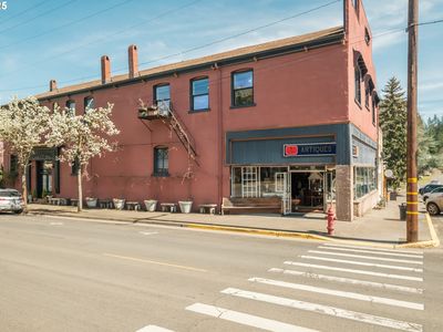 354/402 N Main St