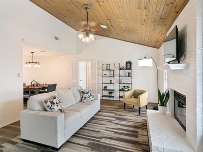 Property at 1006 Riverchase St, Benbrook, TX