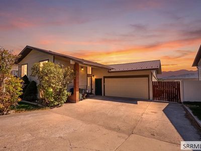 1637 Glacier St