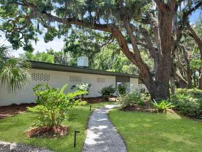 101 Druid Oaks Ln