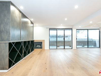 131 N Wetherly Dr UNIT 104