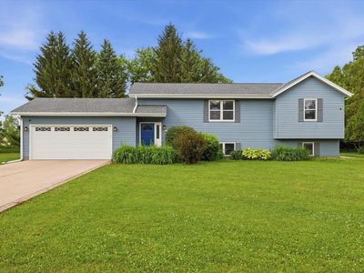 Property at W226N8085 Rolling Hills DRIVE, Lisbon, WI