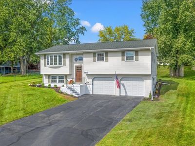 Property at 644 Leon Dr, Endicott, NY