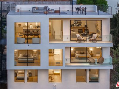 1943 Sunset Plaza Dr