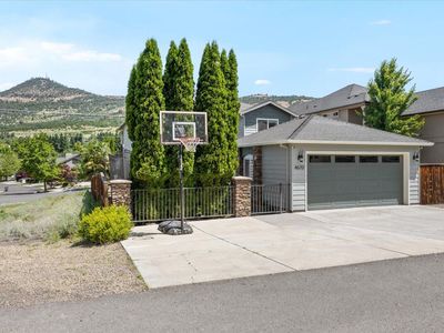 Property at 4670 Hillcrest Rd, Medford, OR
