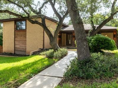 9404 Springwood Dr