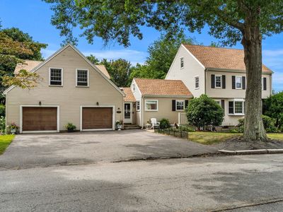 90 Village St