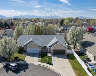 527 W 1450 N