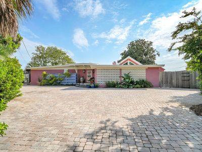 623 Pelican Dr