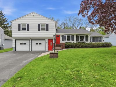 108 Thurlow Ave