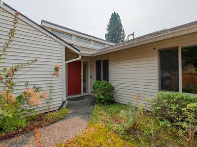 9480 SW Lakeside Dr