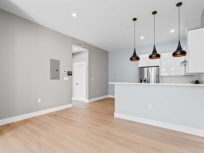 60 Cross St E #105