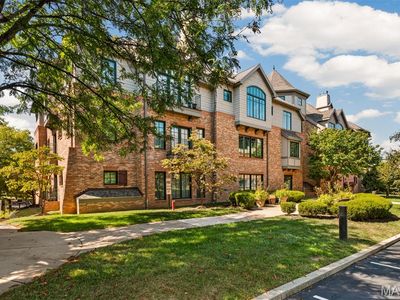 127 E Clinton Pl APT 3B
