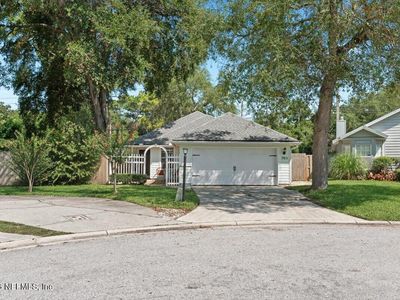 7611 LEAFY FOREST Way