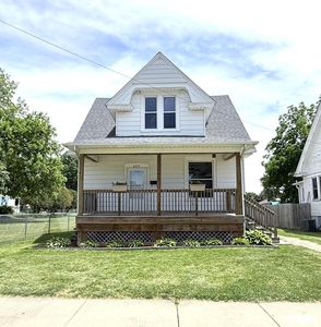 669 Maple Ave