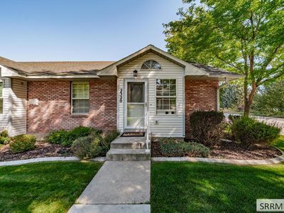 2320 S Saint Clair Ave