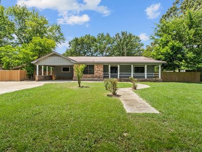 Property at 101 Roosevelt Rd, Hooks, TX