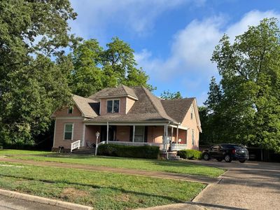 622 W Oak Ave #900