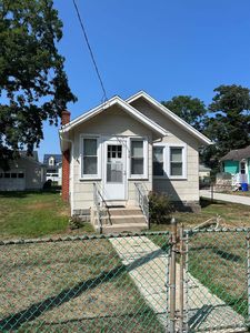 115 W Pacific Ave