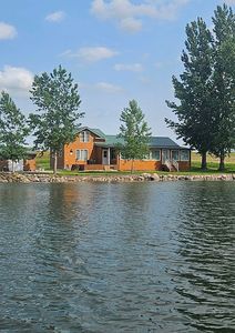 4281 Lakeshore Dr