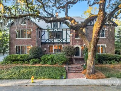 302 E 46th Street