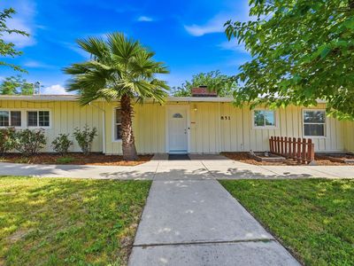 851 Lake Blvd