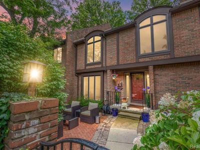 5111 Fairlane Woods Dr #6