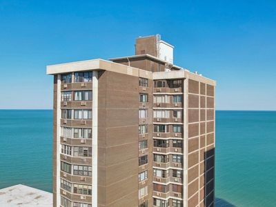 6325 N Sheridan Rd APT 2106