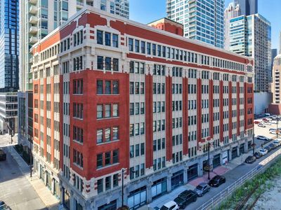 732 S Financial Pl APT 611