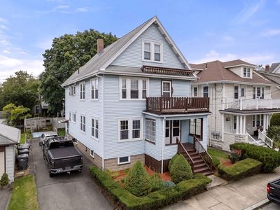 8 Burget Ave