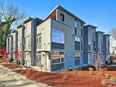 Property at 1507 Lakeview Blvd E, Seattle, WA