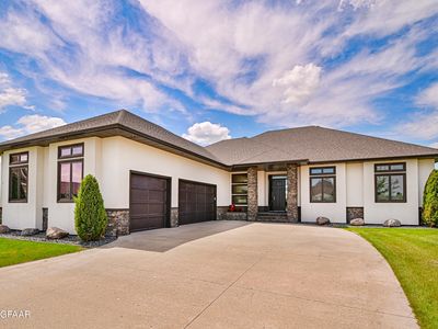 5561 Edward Cir