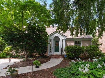 211 E Avondale Dr