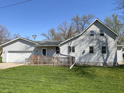 76 4th Ave E