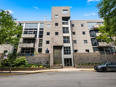 939 W Huron St Unit 201