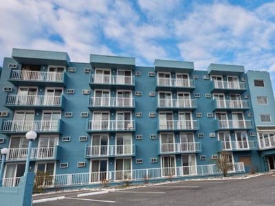 225 E Wildwood Ave #417