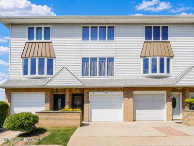 25 Peggy Ln