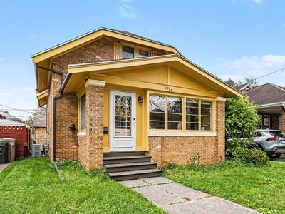 1922 Beverly Pl