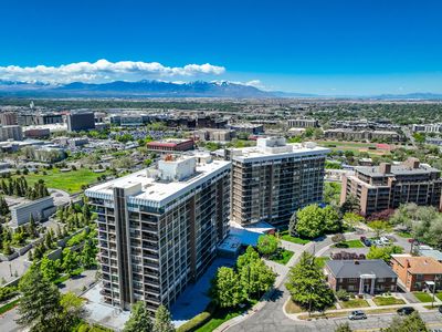 241 N Vine St APT 1204W