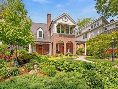 896 Charles Allen Dr NE