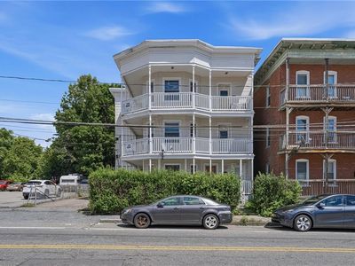 913 Social St