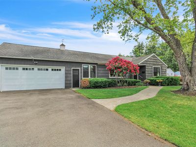 800 Douglas Dr