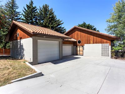 110 Rimrock Way